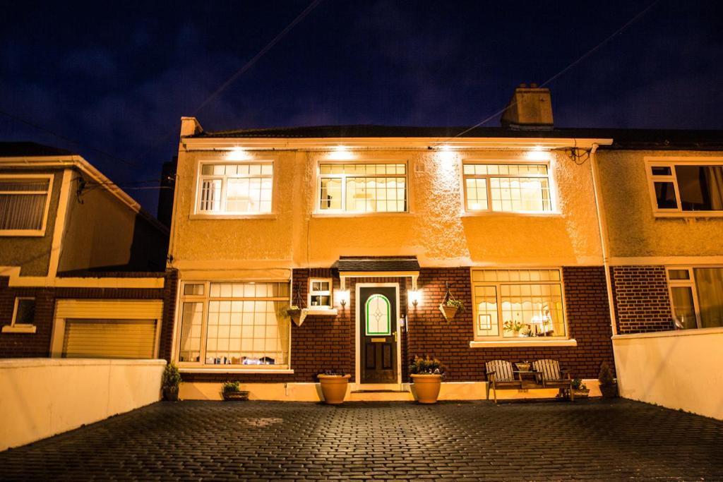 Shantalla Lodge Bed And Breakfast Santry Bagian luar foto